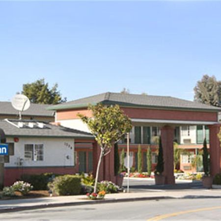 Days Inn Salinas Airport Экстерьер фото